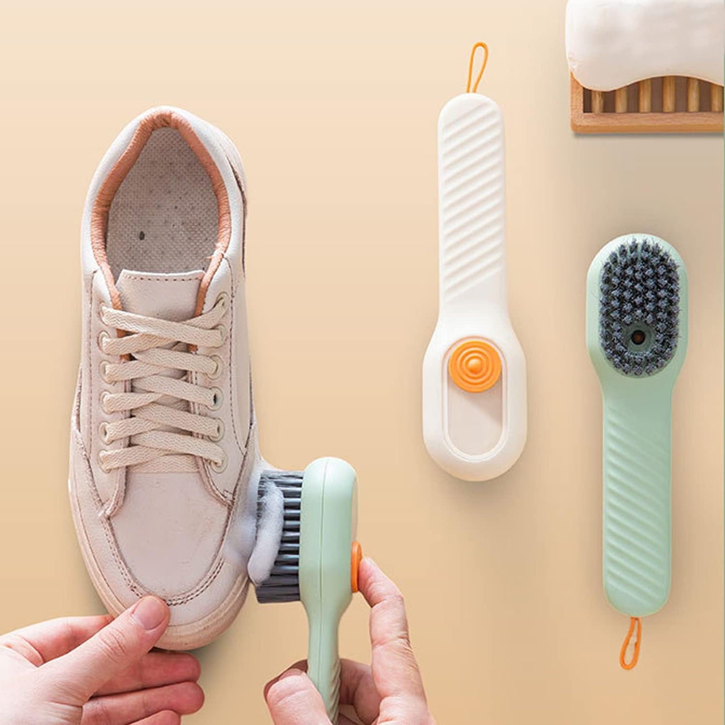 Cepillo de Limpieza para Ropa con Dispenser Recargable – Prendas Siempre Impecables