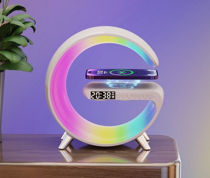 Mini Parlante G con Reloj Digital – Sonido, Luz y Estilo Multifuncional